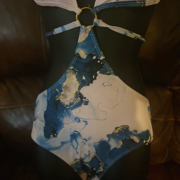 Marble Print Ring Linked Halter One piece swimsuit - Picture 7 of 7